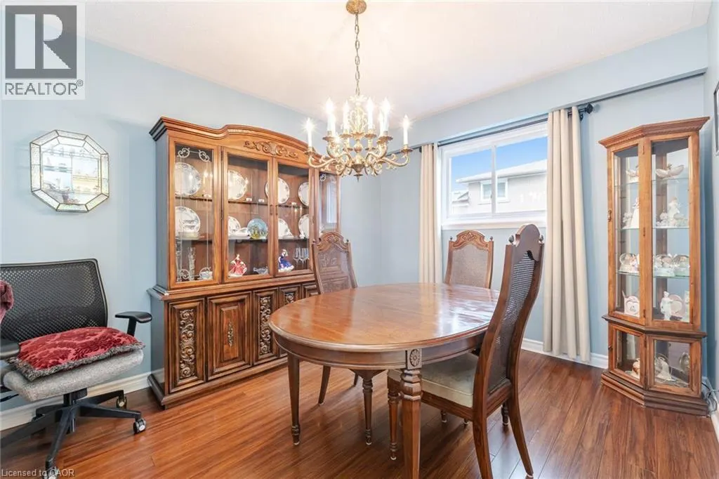 5 DANESBURY Crescent