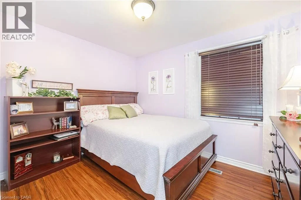 5 DANESBURY Crescent