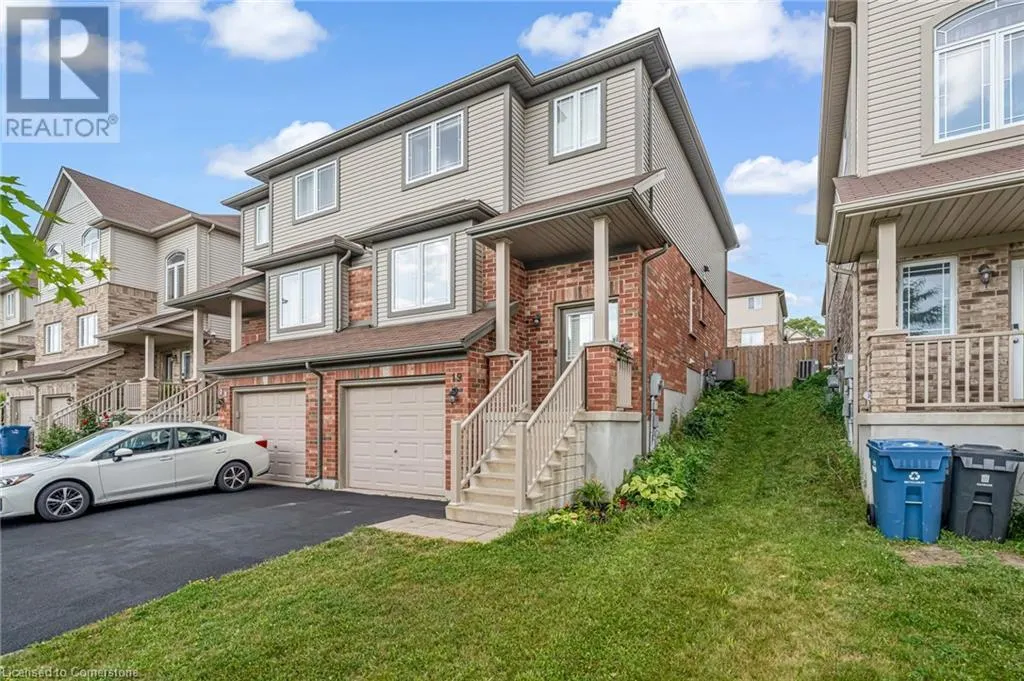 19 OAKES Crescent