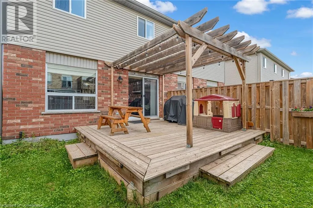 19 OAKES Crescent