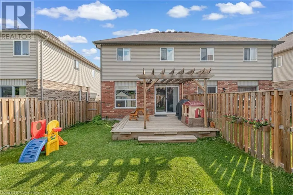 19 OAKES Crescent
