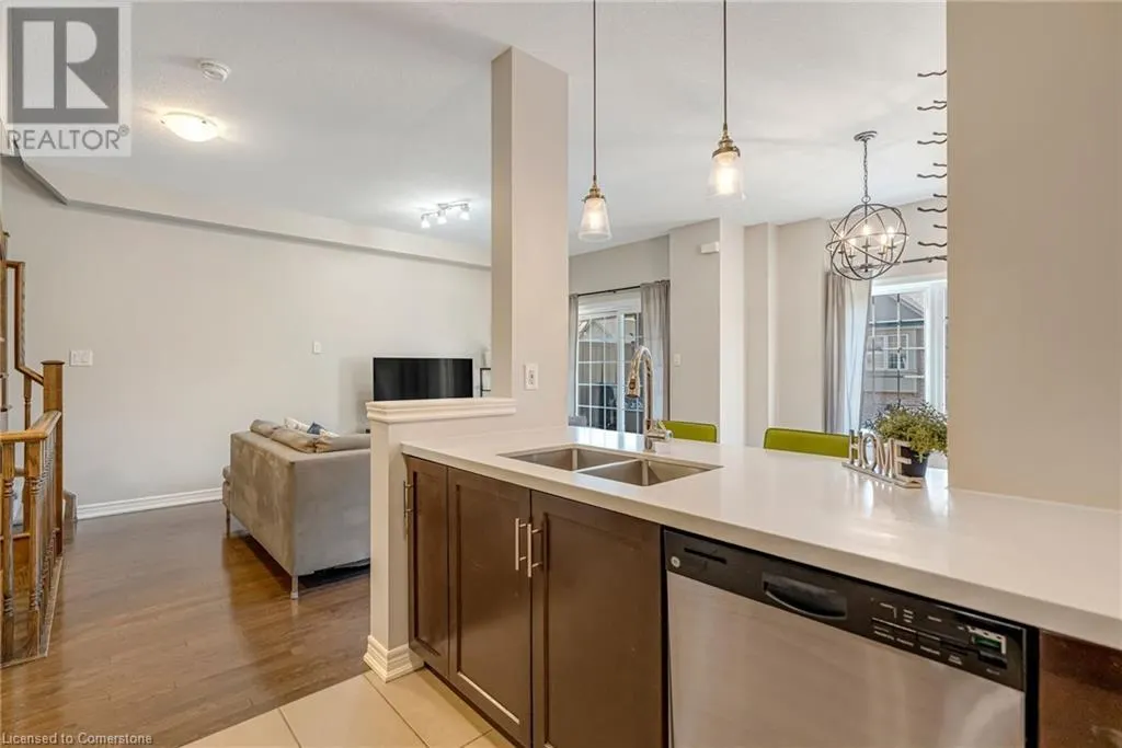 215 DUNDAS Street E Unit# 27, #27