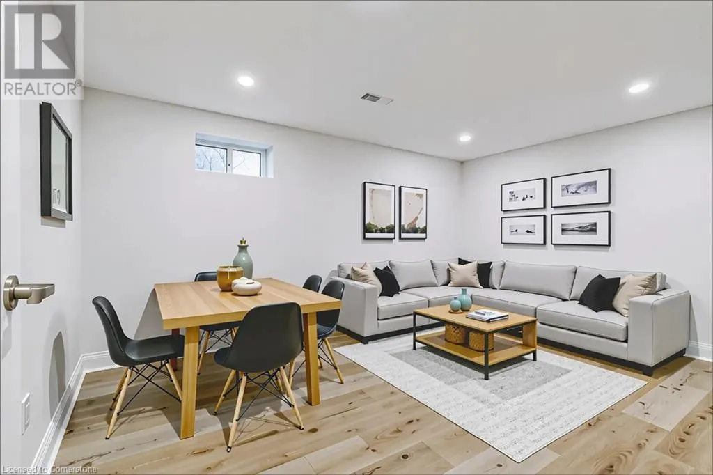 63 FERNWOOD Crescent