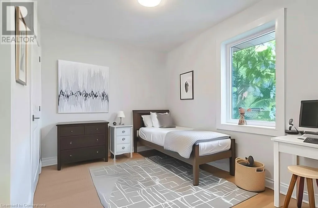 63 FERNWOOD Crescent