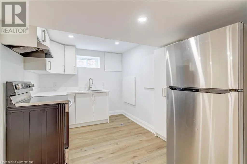63 FERNWOOD Crescent