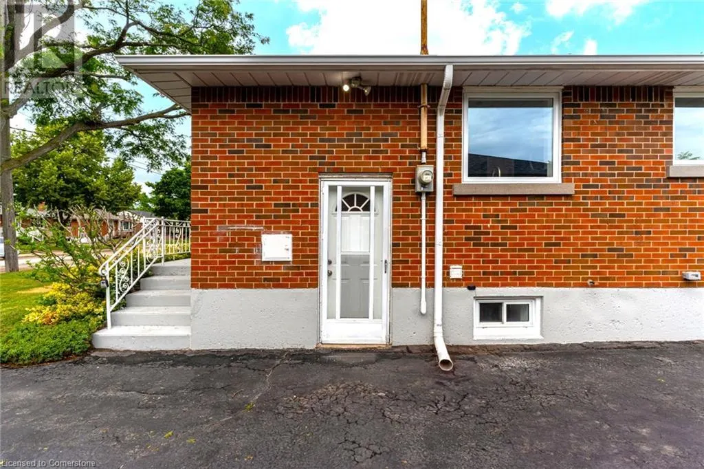63 FERNWOOD Crescent
