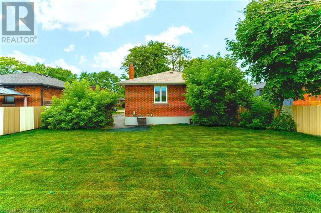 63 FERNWOOD Crescent
