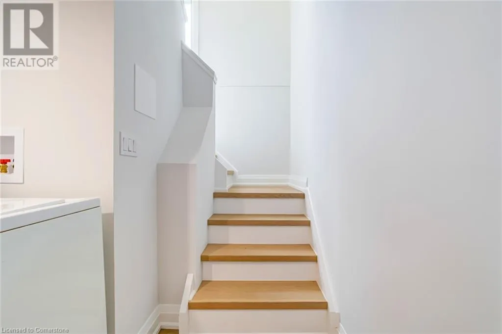 63 FERNWOOD Crescent