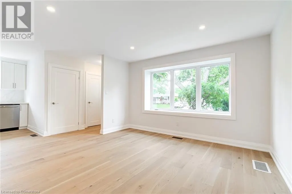 63 FERNWOOD Crescent