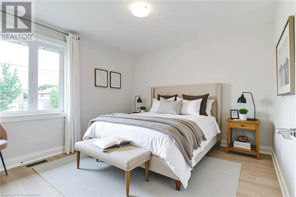 63 FERNWOOD Crescent