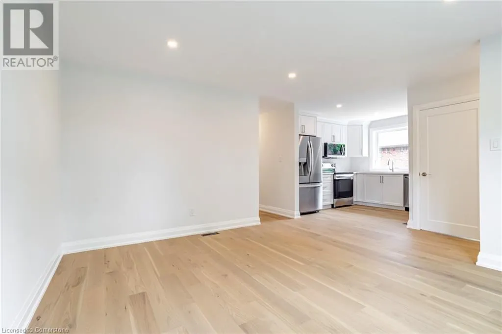 63 FERNWOOD Crescent