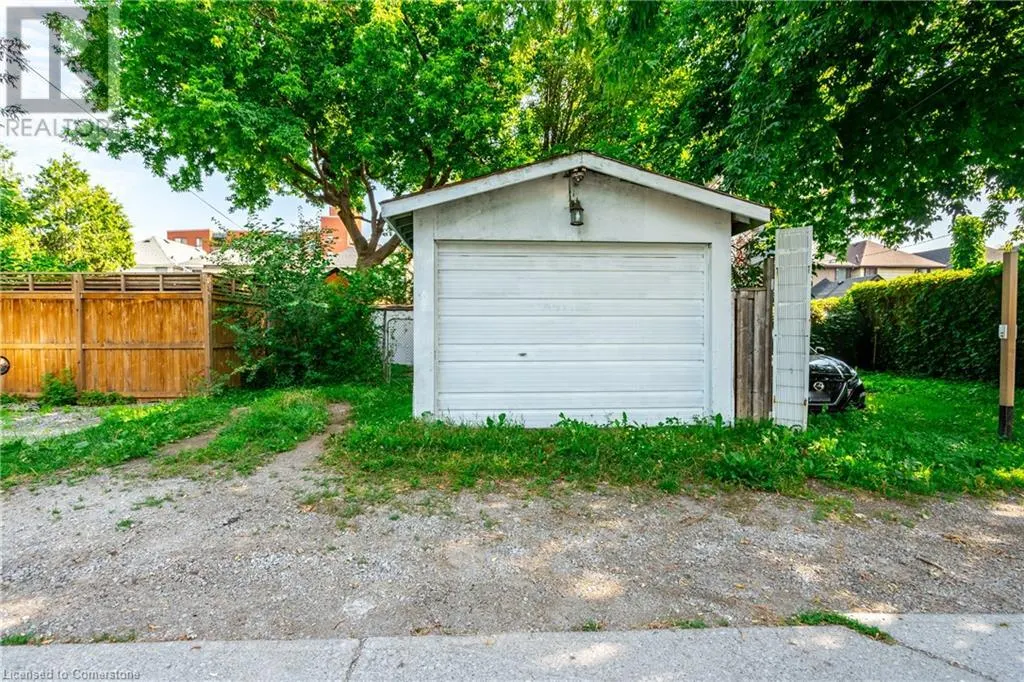 40 AIKMAN Avenue