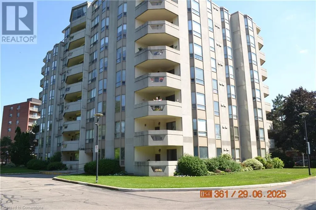 8 VILLAGE GREEN Boulevard Unit# 811, #811