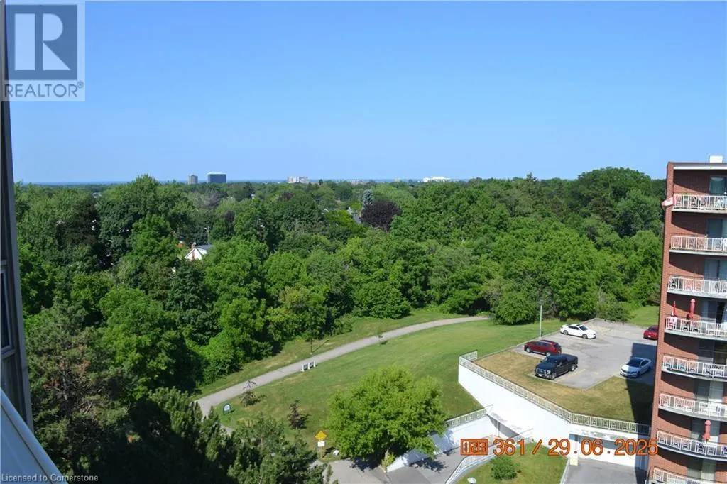 8 VILLAGE GREEN Boulevard Unit# 811, #811