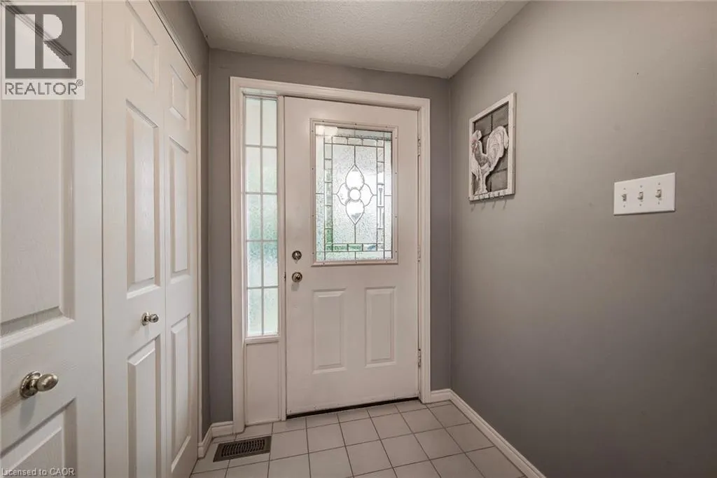 33 SUMMIT Crescent