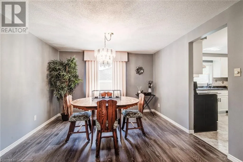 33 SUMMIT Crescent