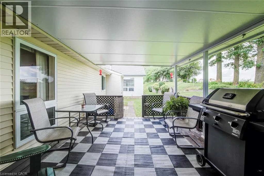 33 SUMMIT Crescent