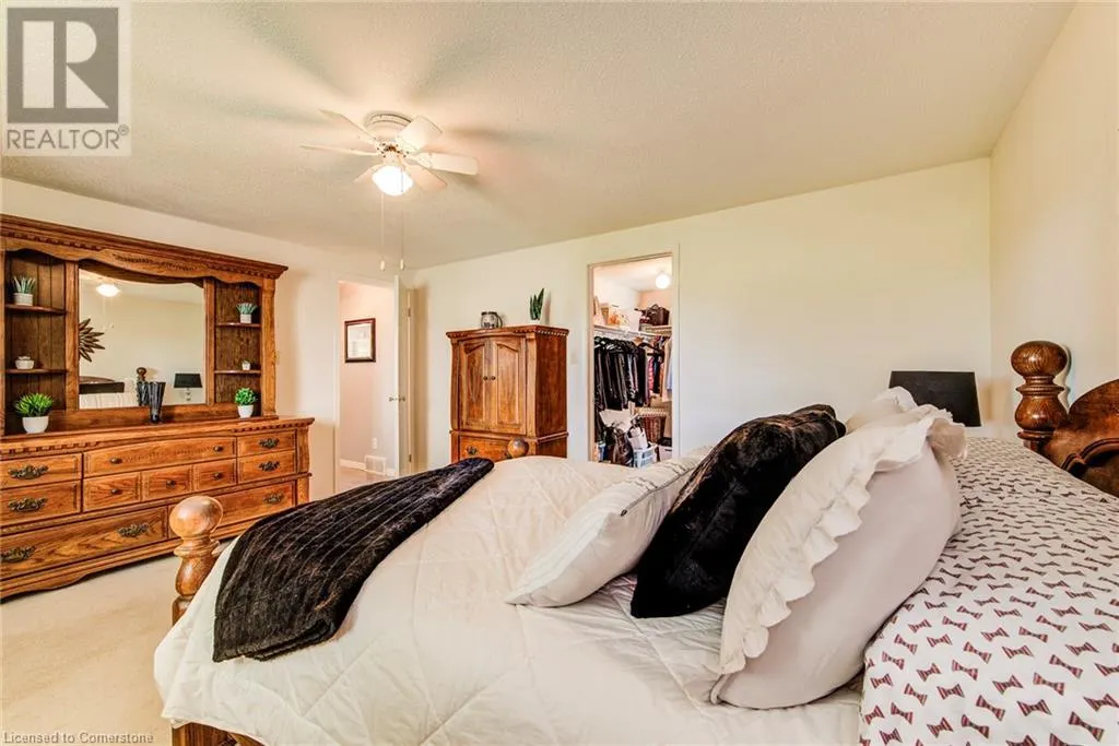 33 SUMMIT Crescent
