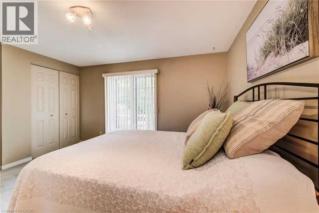 33 SUMMIT Crescent