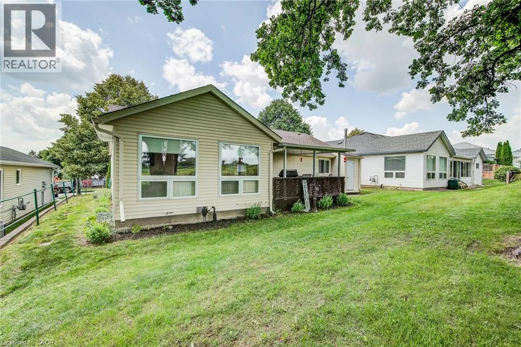 33 SUMMIT Crescent