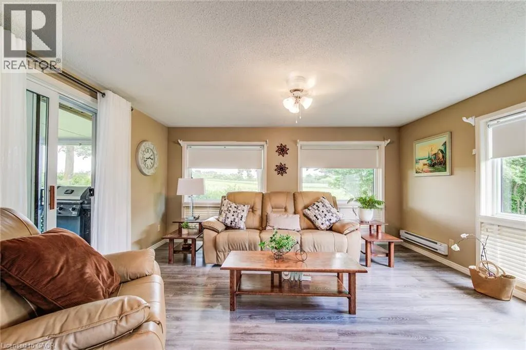 33 SUMMIT Crescent