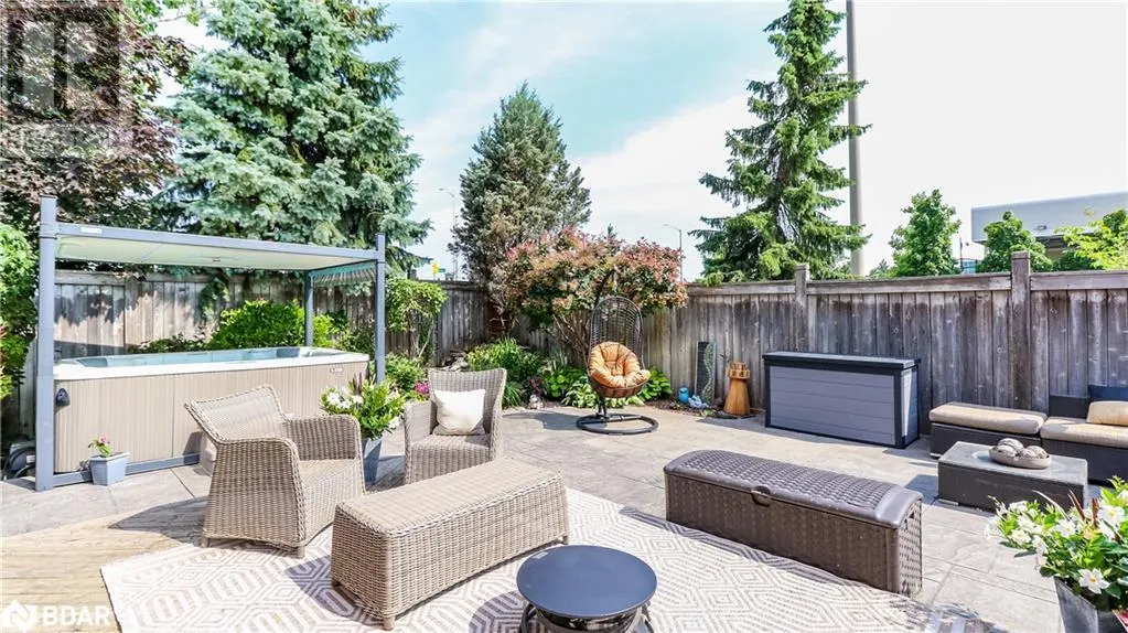 20 MANETT Crescent