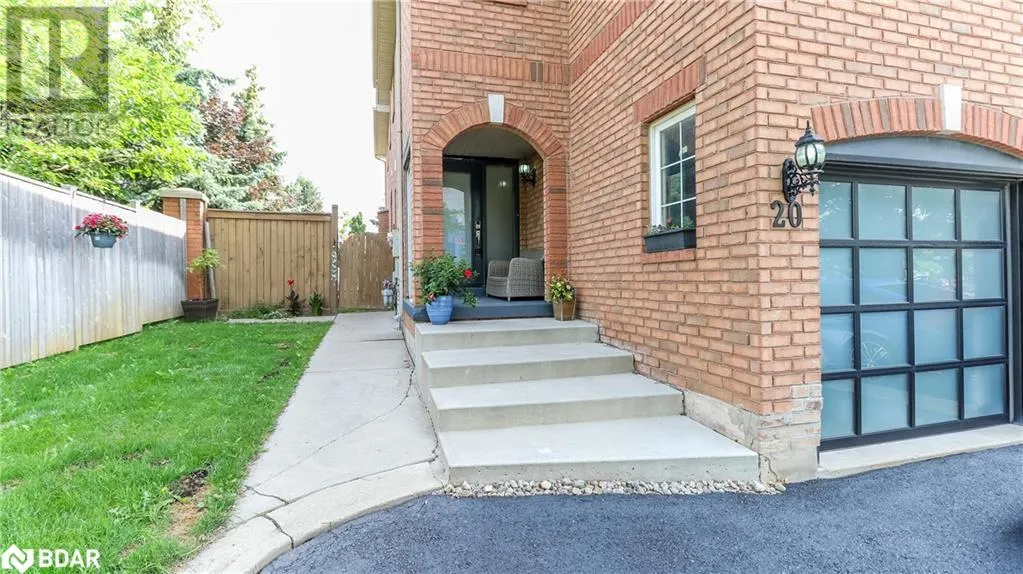 20 MANETT Crescent