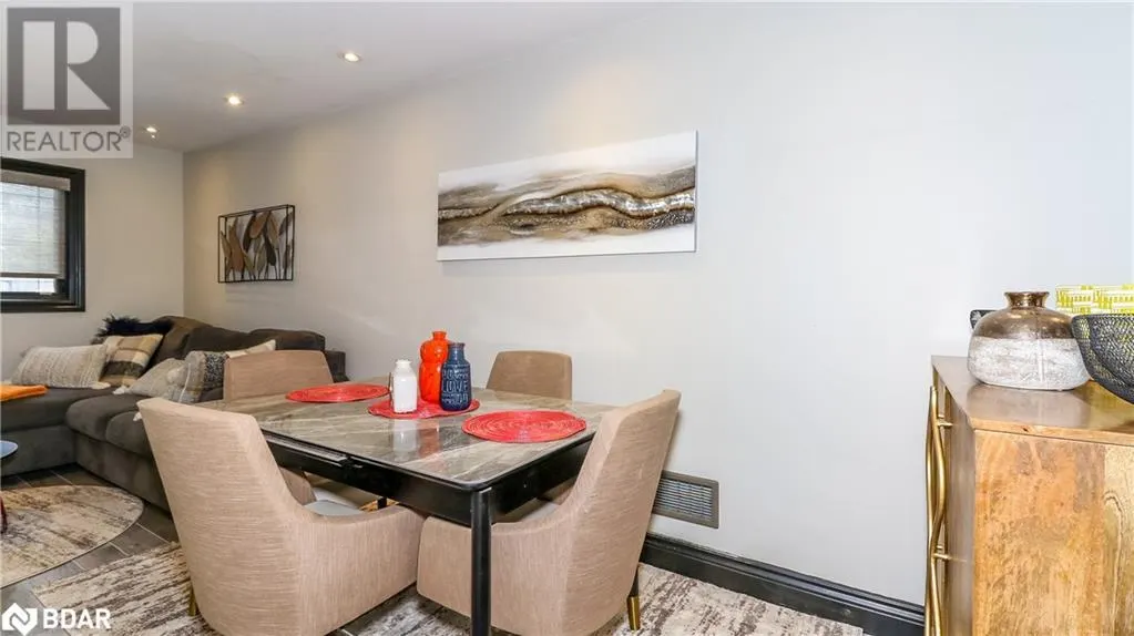20 MANETT Crescent