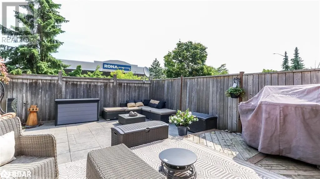 20 MANETT Crescent