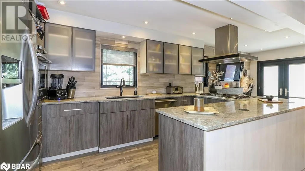 20 MANETT Crescent