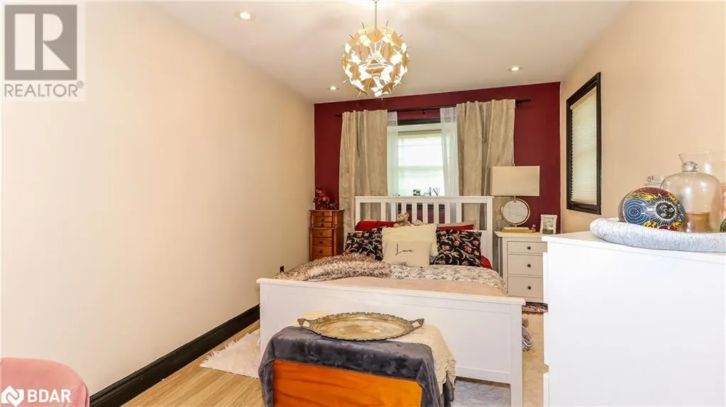 20 MANETT Crescent