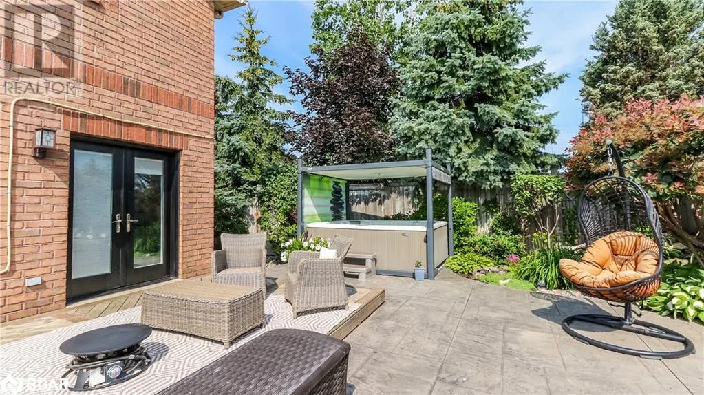 20 MANETT Crescent