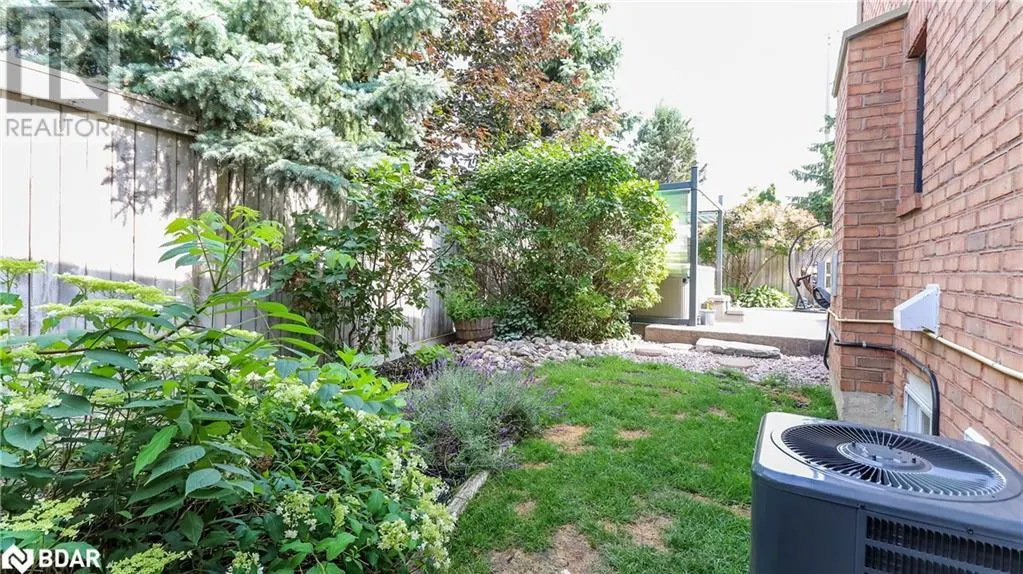 20 MANETT Crescent