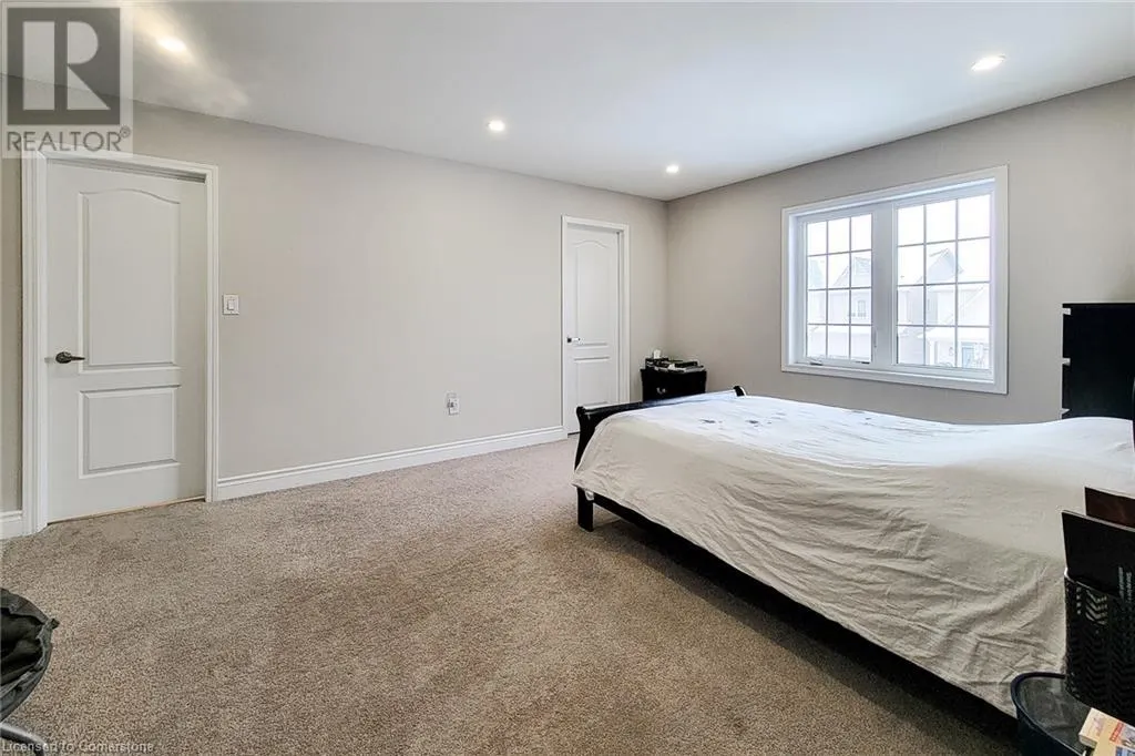 24 ESTHER Crescent