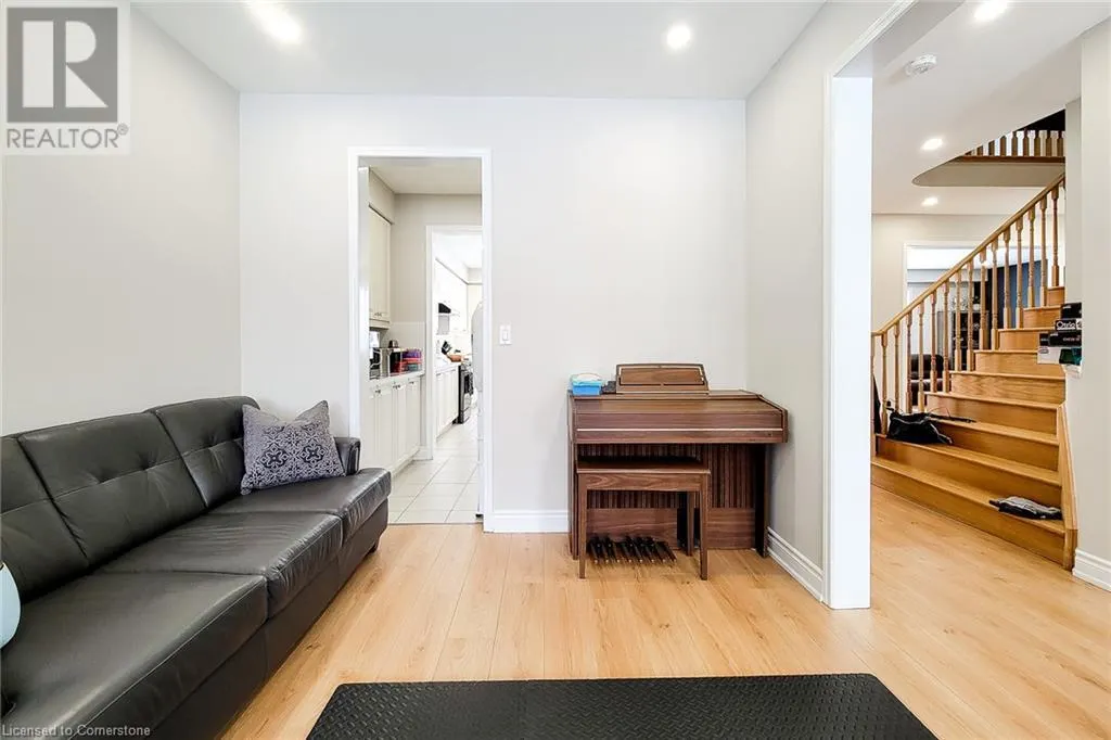 24 ESTHER Crescent