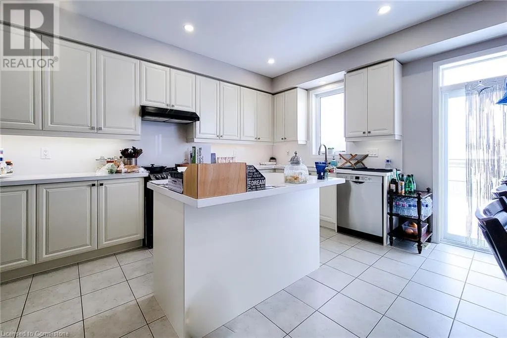 24 ESTHER Crescent