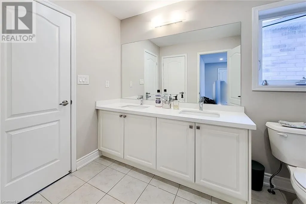 24 ESTHER Crescent