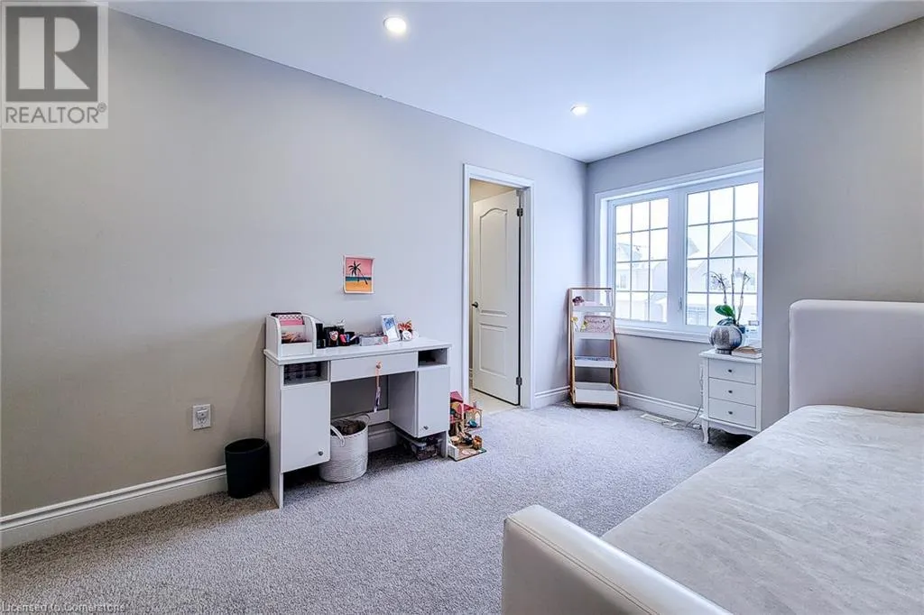 24 ESTHER Crescent