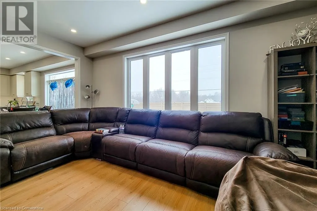 24 ESTHER Crescent
