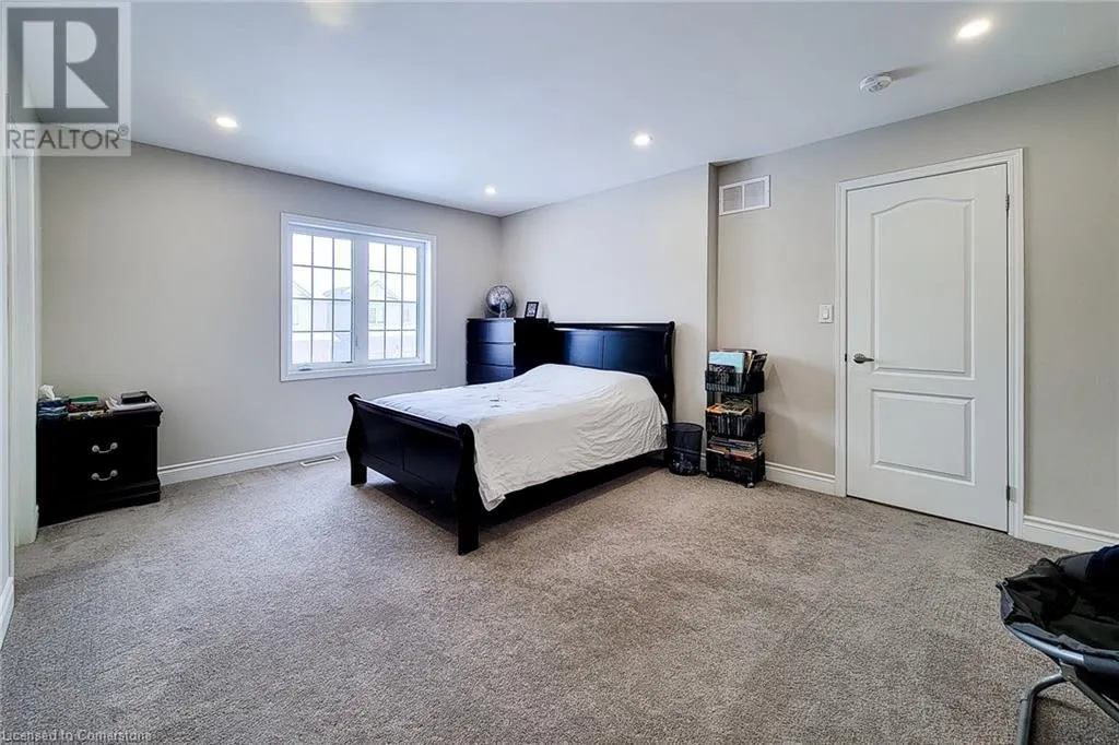 24 ESTHER Crescent