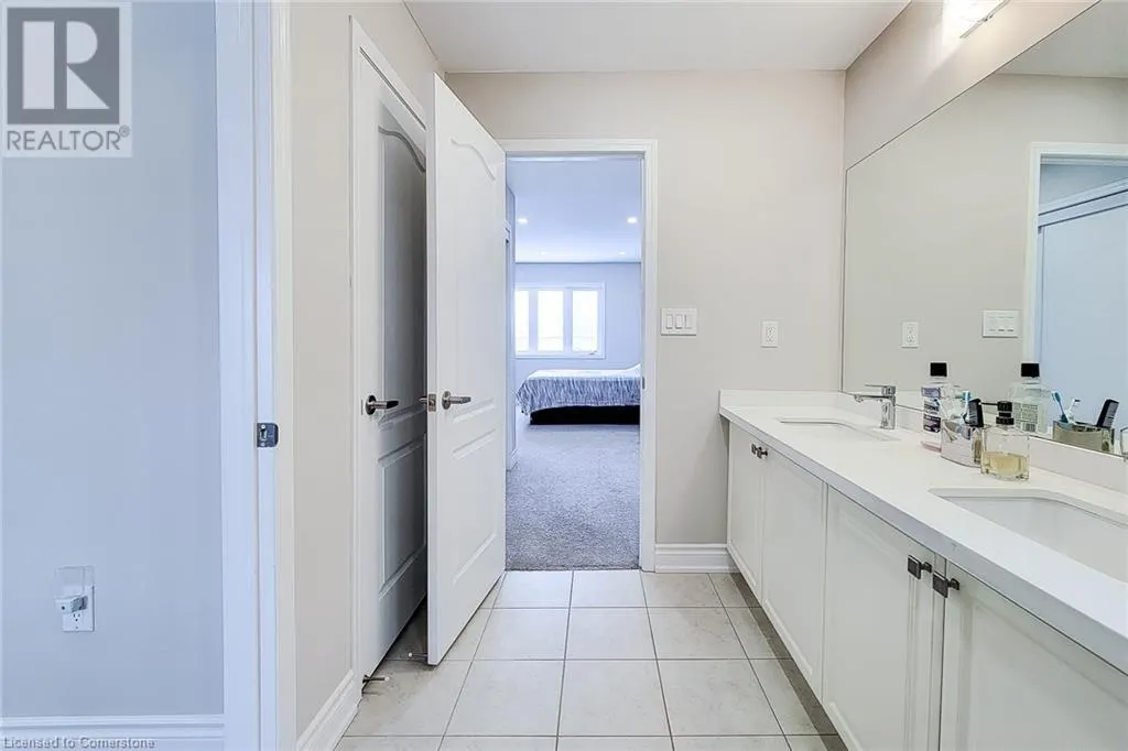 24 ESTHER Crescent