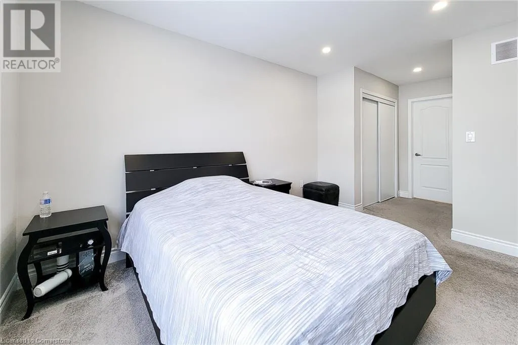 24 ESTHER Crescent