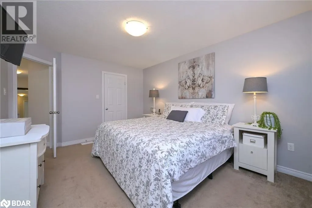 102 OAKES CRESCENT Crescent