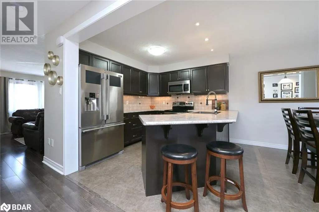 102 OAKES CRESCENT Crescent