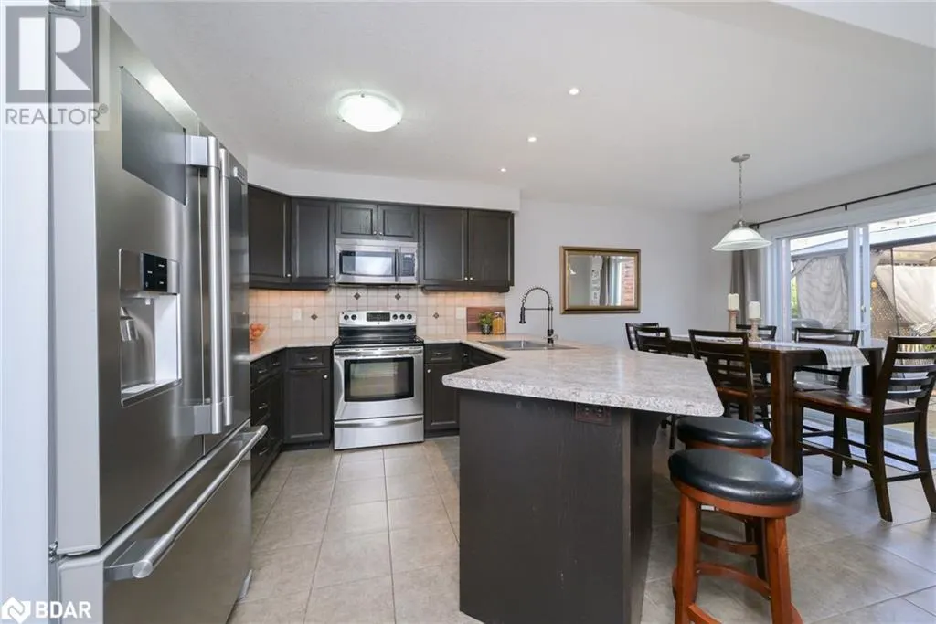 102 OAKES CRESCENT Crescent