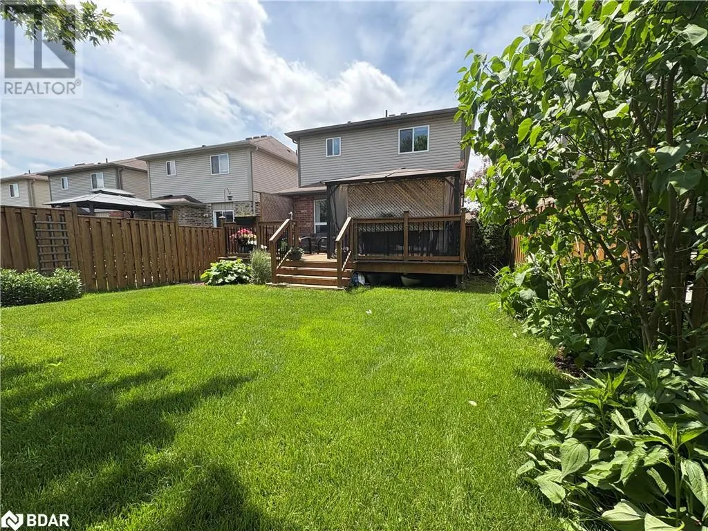 102 OAKES CRESCENT Crescent