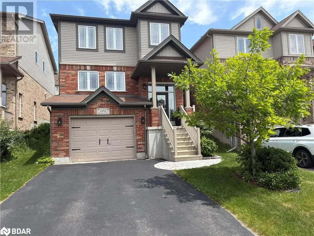 102 OAKES CRESCENT Crescent