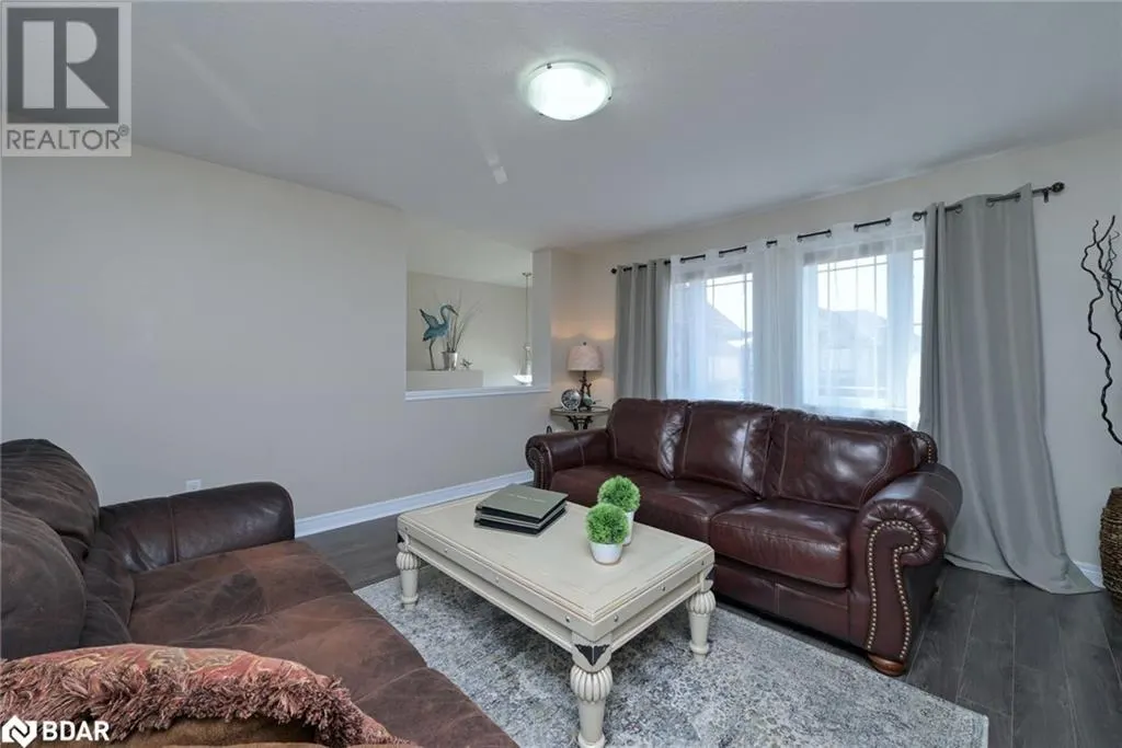 102 OAKES CRESCENT Crescent