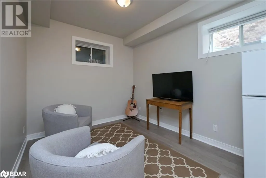 102 OAKES CRESCENT Crescent