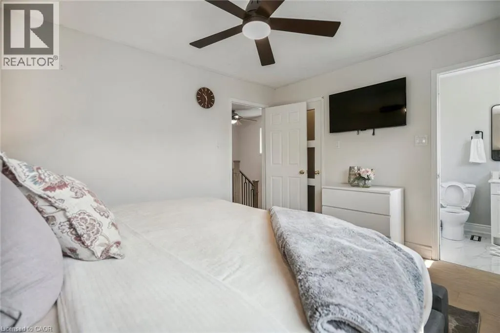 102 NISKA DR